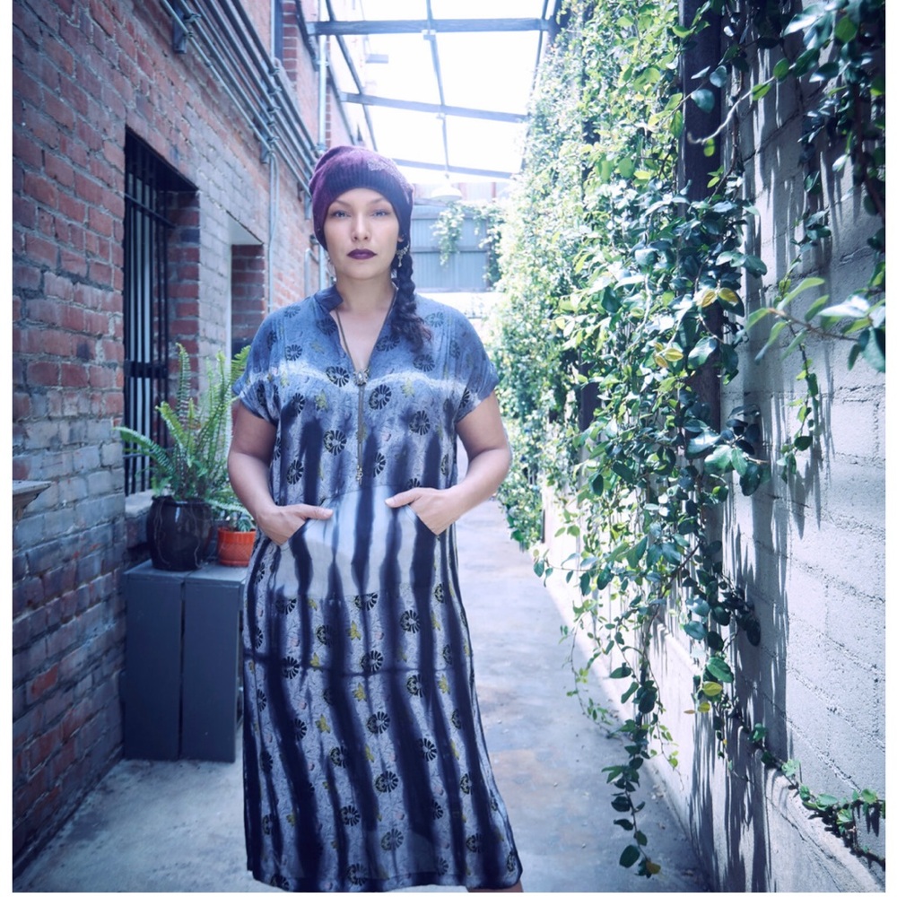 Elegant Gray and Yellow Maxi Dress - Picture 3 of 12